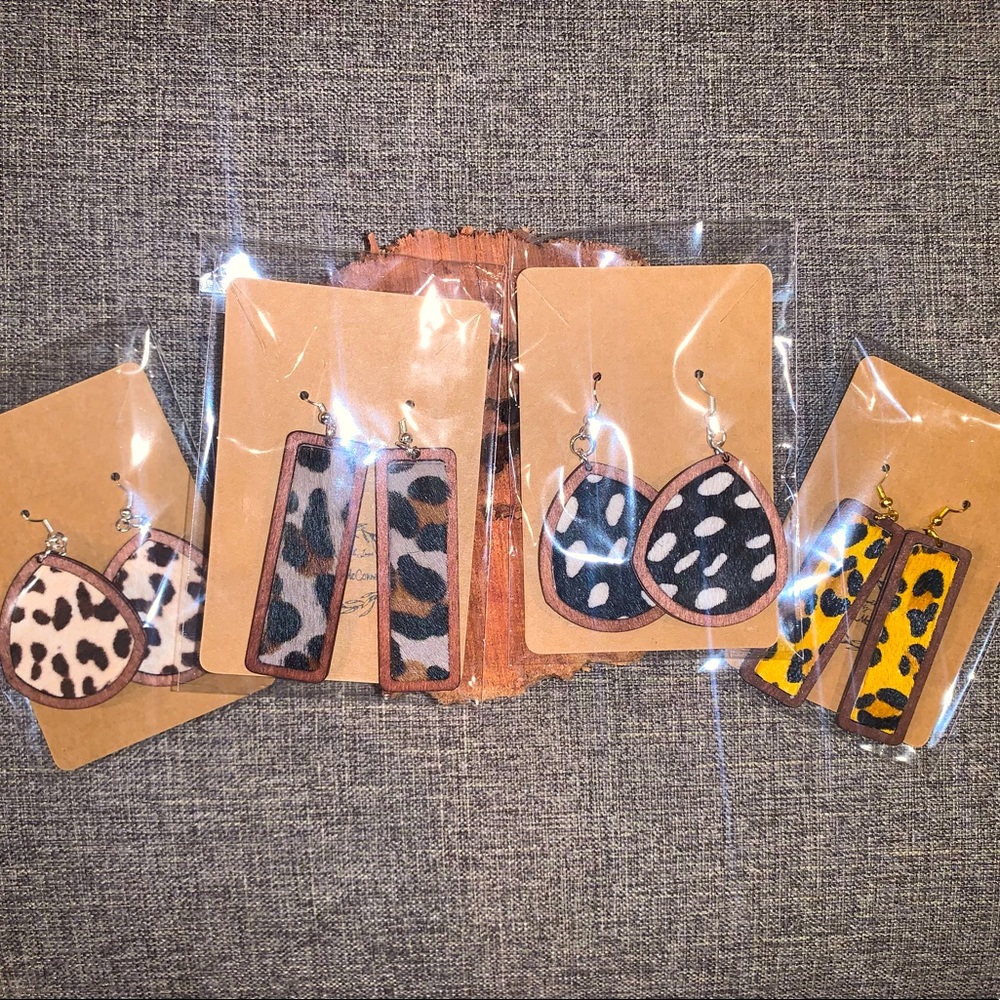 Bundle of 4 earrings